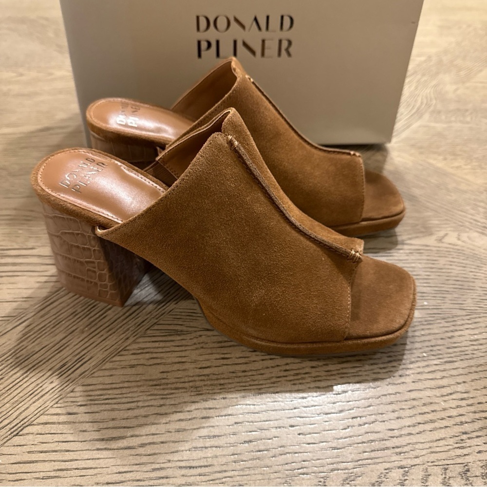 Donald Pliner Turner Platform Heeled Sandal Suede Women's Sz 9 NEW
